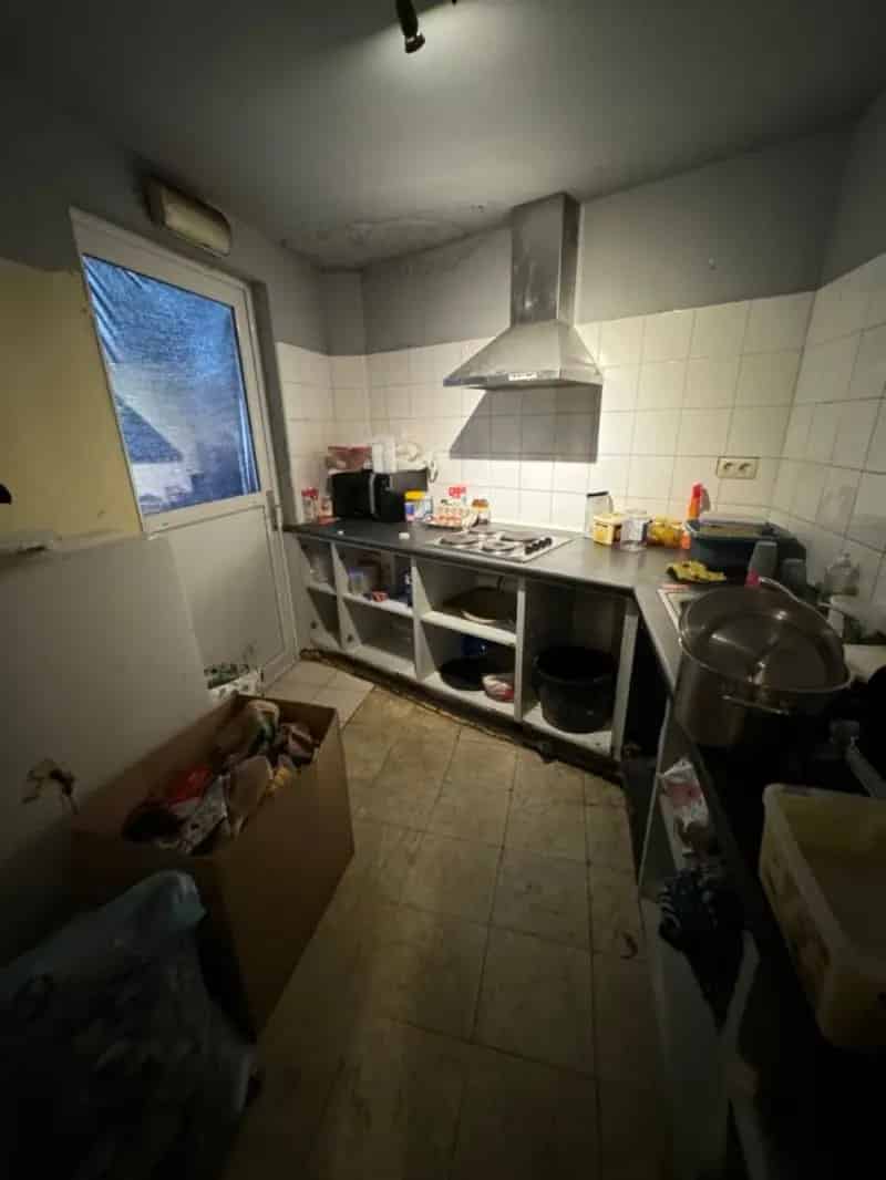 Te koop: opbrengsteigendom bestaande uit 5 kamers/studio's