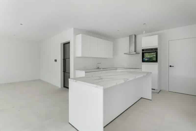 VOLLEDIG AFGEWERKTE NIEUWBOUWWONING (200M²) MET 3 SLAAPKAMERS EN E-PEIL 20!