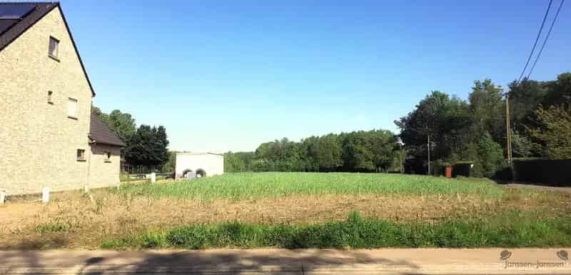 Ruime bouwgrond(2544m²) open bebouwing te Baal.
