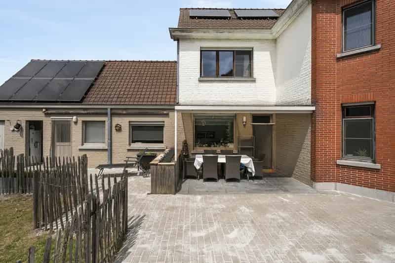 Geroveerde gezinswoning 4 slpk terras tuin oprit