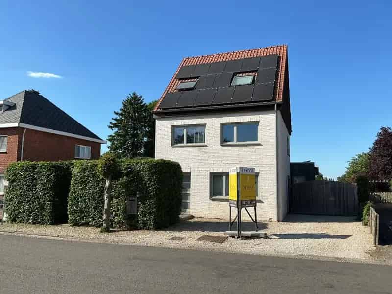 Energiezuinige woning met zonnepanelen, 3 grote slaapkamers, mooie tuin met bergplaats, zalig uitzicht