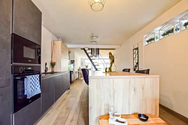 Instapklare rijwoning met 3 slaapkamers op 385m².