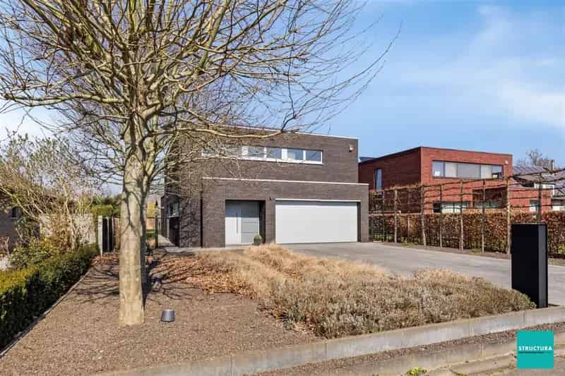 VERKOCHT!!!      Prachtige moderne villa met zwembad en poolhouse