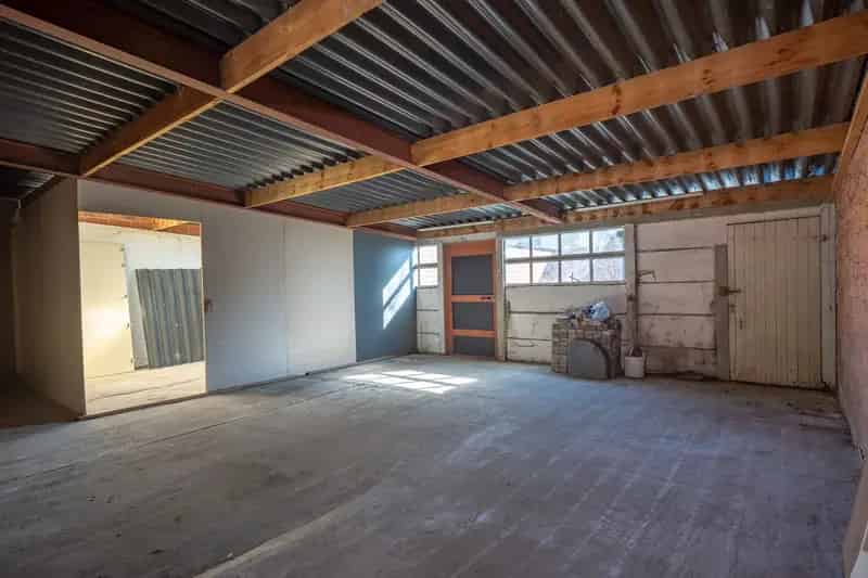 Ruime dubbele garagebox/magazijn (52m²) met tuin achteraan!