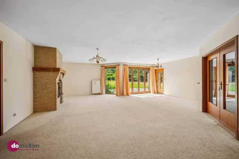 Op te frissen villa met 341 m2 bewoonbare oppervlakte !