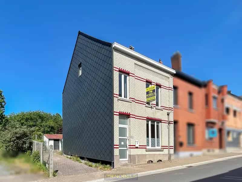 Te renoveren woning met grote tuin te Nederbrakel