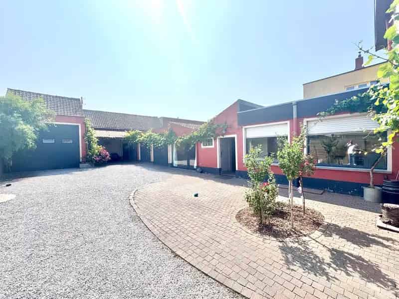 HOB MET 3 SLPKS, TUIN & MAGAZIJN - 562 M²