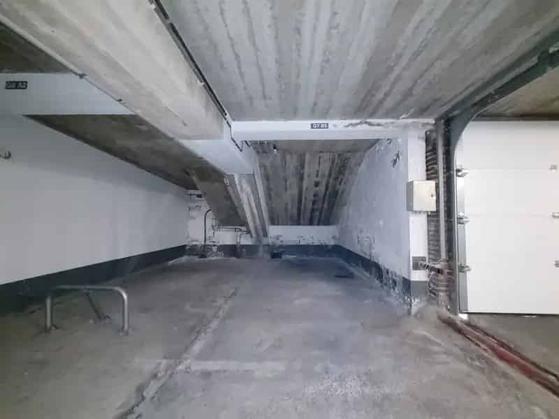 Binnen parkeerplaats te huur