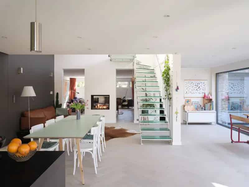 Ruime en energiezuinige woning (A-score) met de mogelijkheid tot combinatie woon/werk op een zeer gegeerde locatie te Sint-Martens-Latem.
