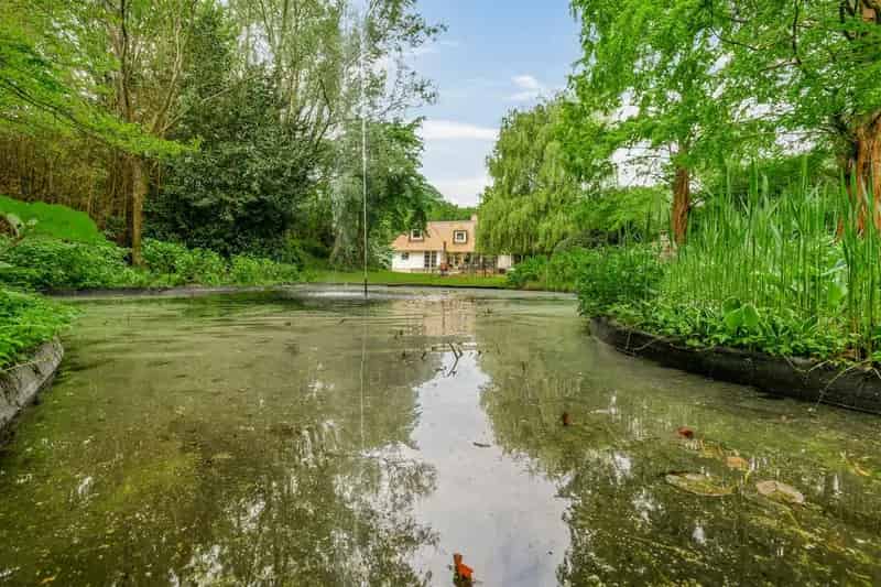Luxe Rietgedekte Villa te Huur 6 Slaapkamers Grote Tuin