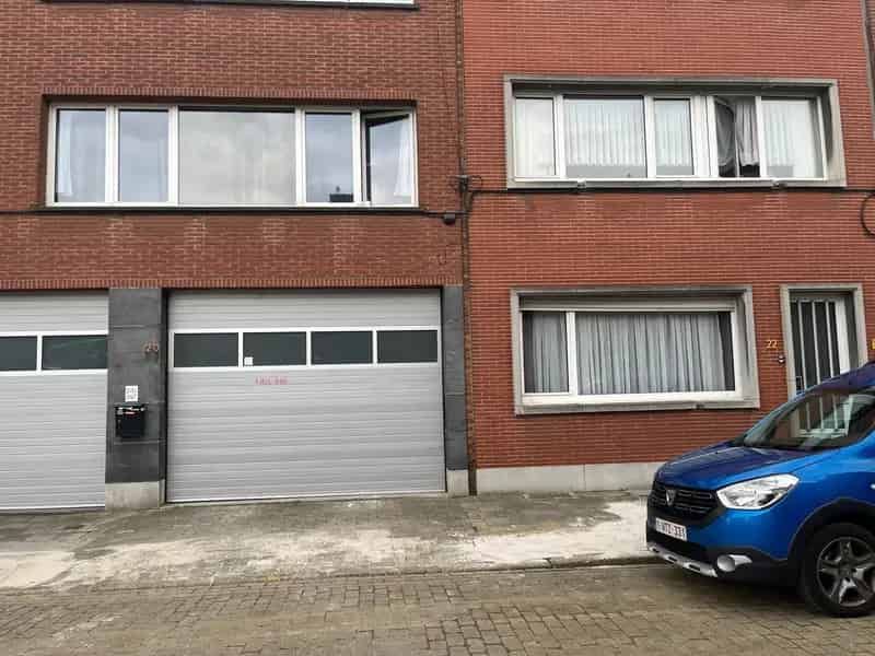 Afscheidbaar magazijn van 235m² op top ligging!