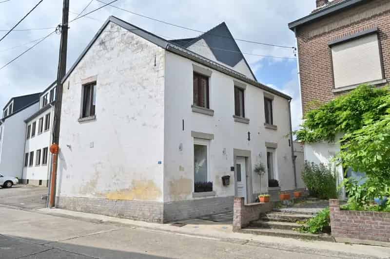 Charmante, gemoderniseerde mergelwoning in hartje Kanne, op steenworp afstand van Maastricht gelegen