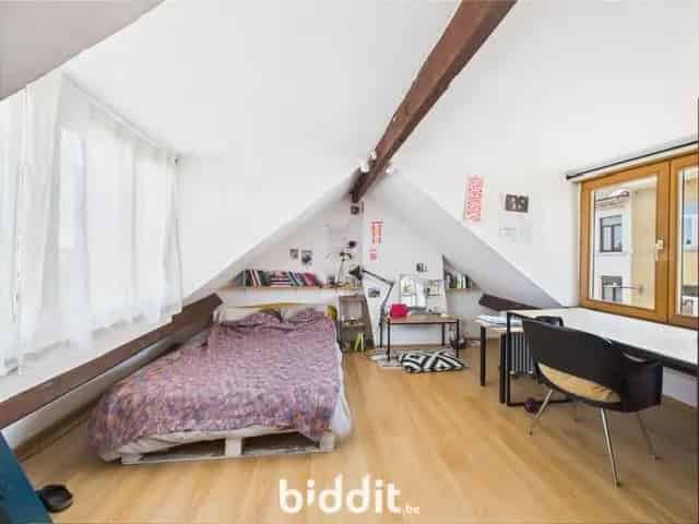 Een woonhuis met koer
