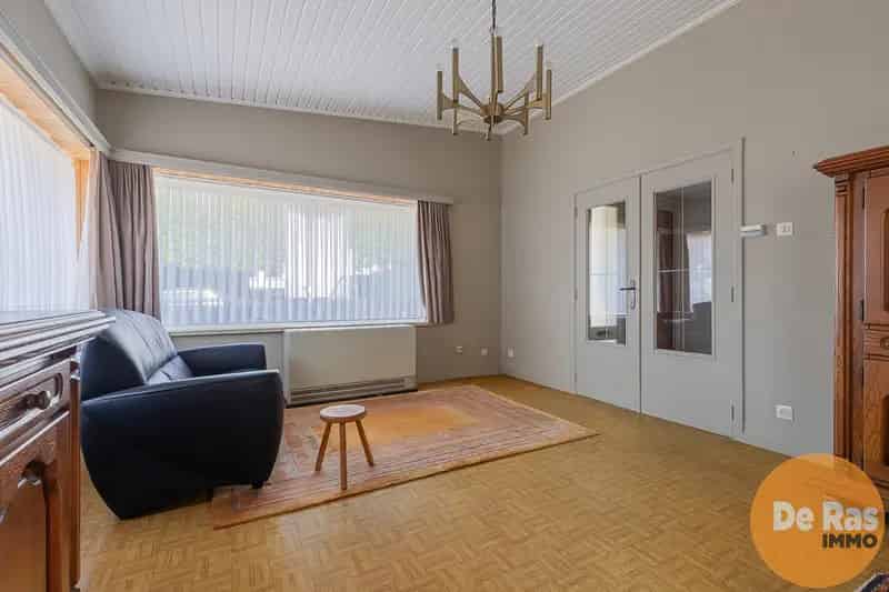 ZOTTEGEM - Rustig gelegen, te renoveren open bebouwing