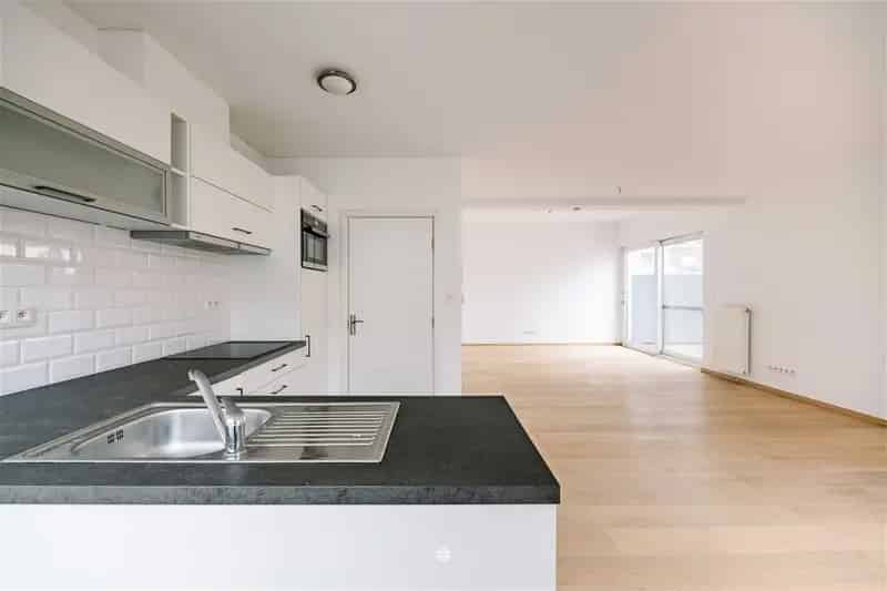 Appartement te koop Sint-Niklaas: Instapklaar met Terras en Autostaanplaats