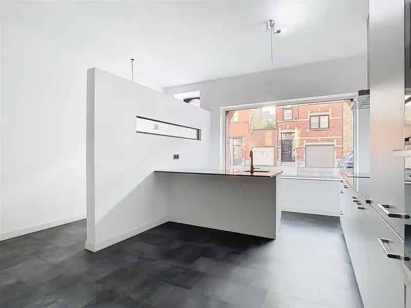 Volledig gerenoveerde stadswoning, 4 slpks, terras,1a 02ca