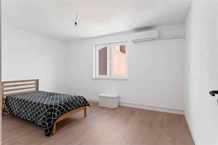 Gerenoveerd Hoekappartement 2 slaapkamers Terras Nabij Parken