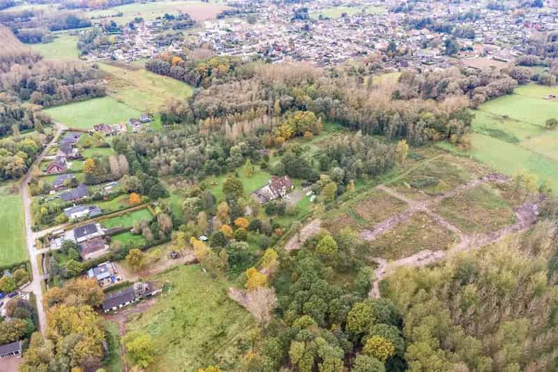 Bouwgrond met uitgestrekt parkgebied in Asse