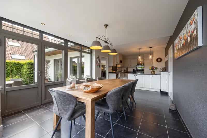 Zeer Goed Onderhouden Woning Met 4/5 Slaapkamers Op Een Perceel Van 905 M².