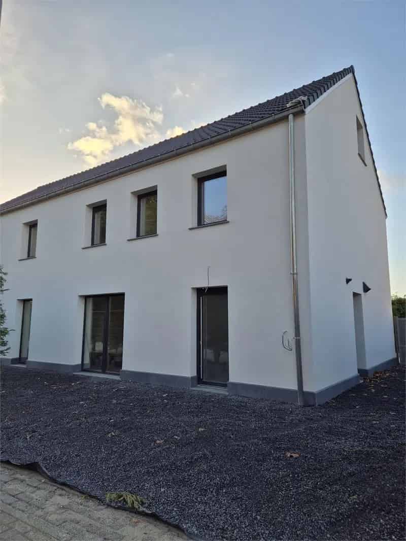 Te huur: Gerenoveerde woning met 4 slaapkamers en tuin