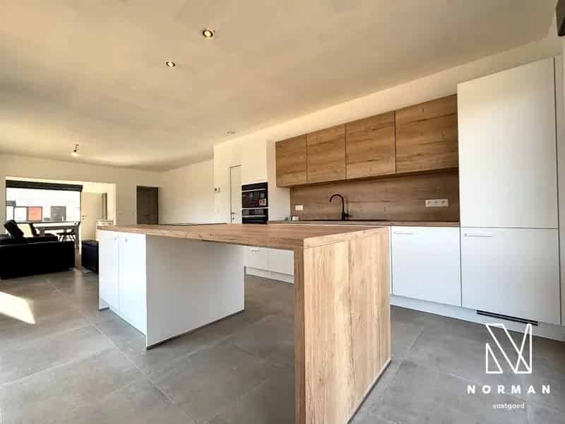 Energetisch gerenoveerde woning met 3 slaapkamers te Deerlijk