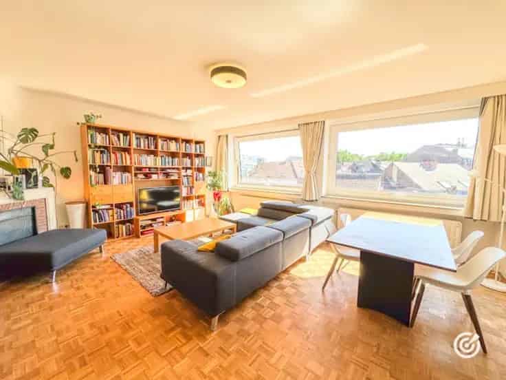 Appartement Te Koop Chatelain 2 Slaapkamers Balkon Garage