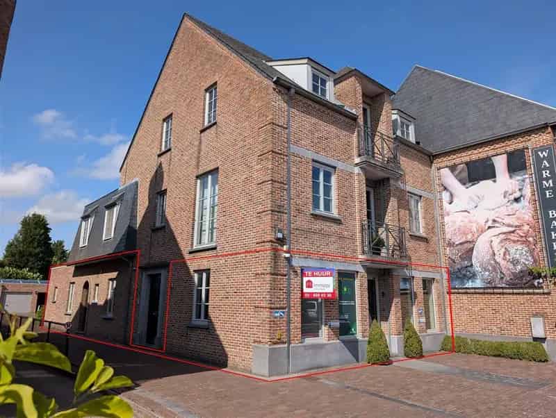 Kantoor of winkel in centrum 's-Gravenwezel