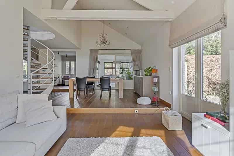 Vrijstaande woning te koop in Olen met zwembad en bijgebouw