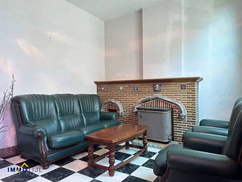 Te renoveren woning met 3 slk, garage en tuin te Hofstade