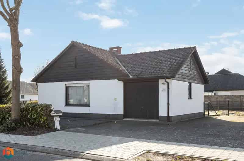 Gelijkvloerse woning met 3 slpkrs op een perceel van 557 m² te Putte