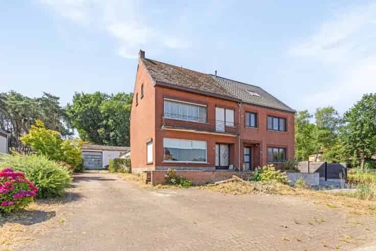 Huis Te Koop Tessenderlo: Te renoveren woning met magazijn