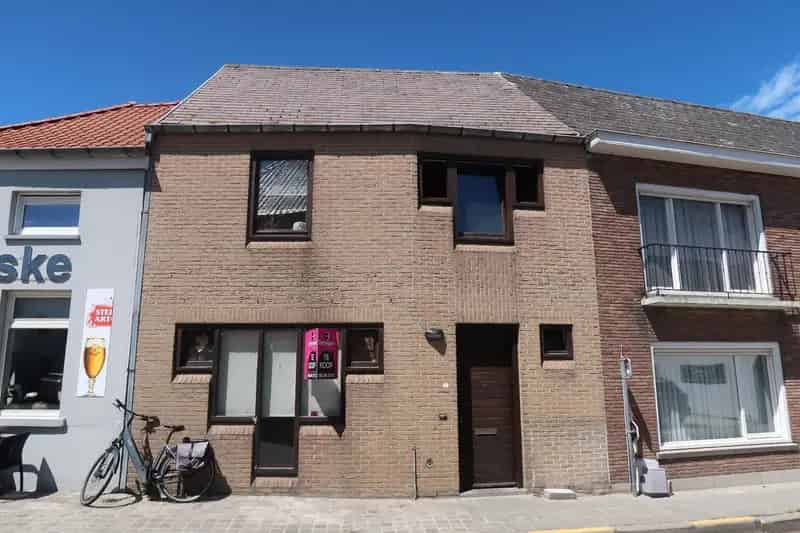 Gezellige vernieuwde instapklare rijwoning gelegen op een rustige locatie te Stalhille