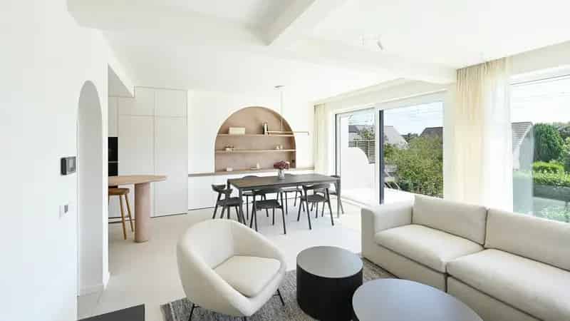 Stijlvol gerenoveerde koppelwoning in Duinbergen