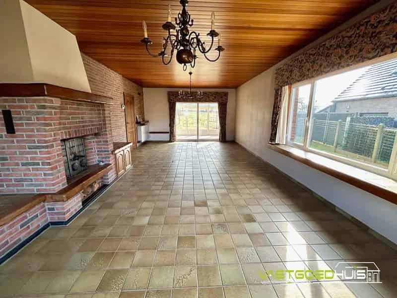 Karaktervolle villa met garage en tuin op 15a60ca