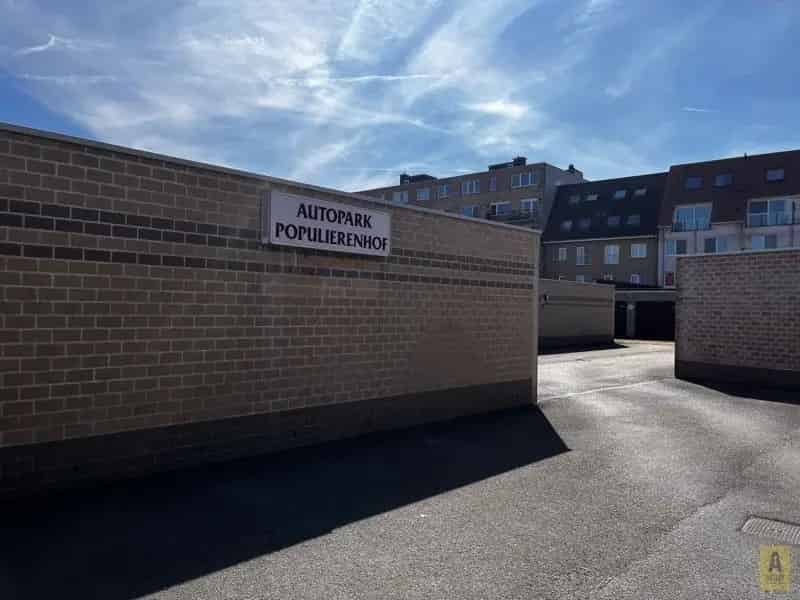 Gelijkvloerse garagebox te huur in centrum Bredene-Duinen!