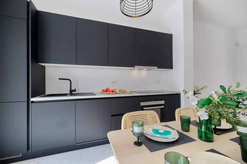 Vernieuwbouwwoning met 3 zeer ruime slaapkamers (20m²), bureau en stadstuin – instapklaar en energiezuinig