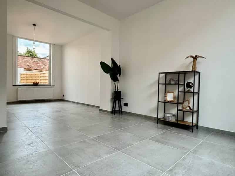 Instapklare, knap gerenoveerde rijwoning op wandelafstand van het centrum van Kuurne.