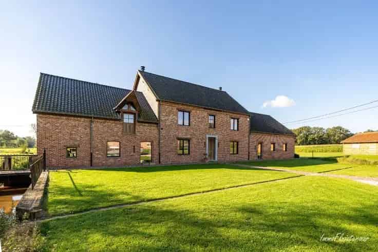 Gerenoveerde hoeve te koop 564m² 1,1ha