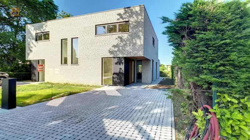 Huis te huur: Luxe woning met 3 slaapkamers en tuin