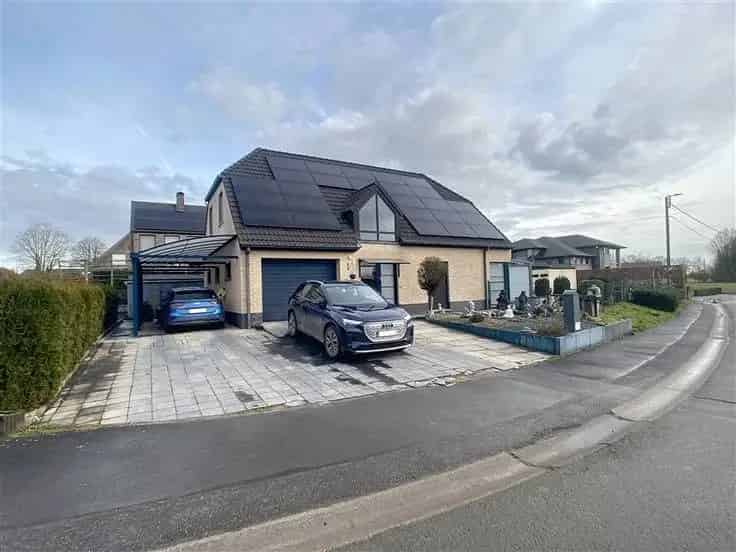 Villa te koop in St Pieters Kapelle met 4 slaapkamers en tuin