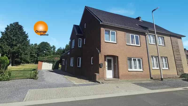 Half-open landhuis met grote tuin in Maasmechelen