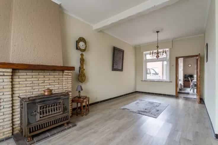 Huis Te Koop Heestert: Ruime woning met atelier 315m²