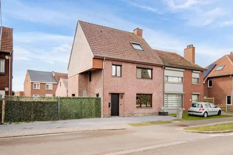 Gerenoveerde woning met grote garage nabij centrum Bree