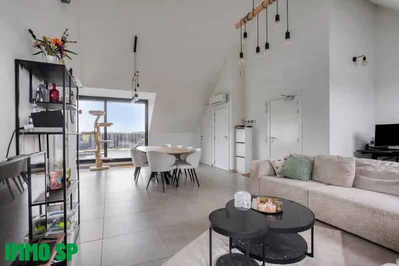 Lichtrijk Penthouse met Terras te Huur in Geel