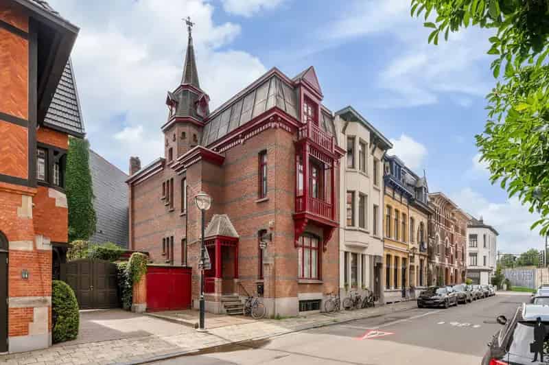 Unieke burgerwoning mét garage in Zurenborg