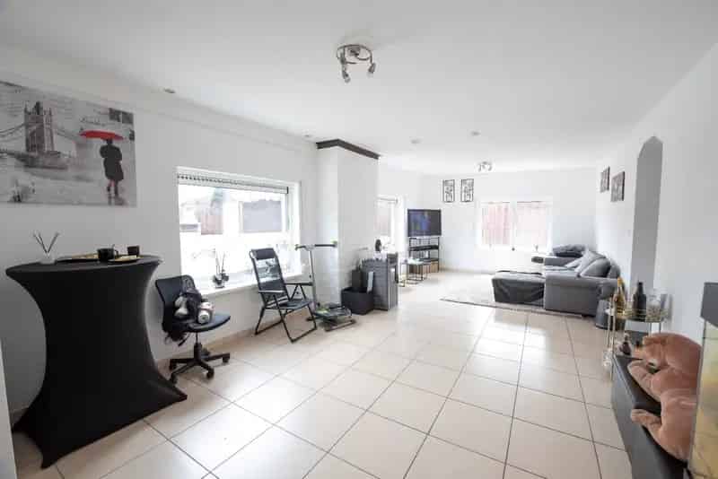 Rustig gelegen bungalow met drie slaapkamers te koop te Waregem.