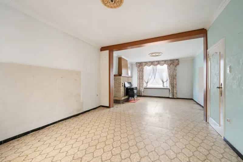 Te renoveren woning 5 slaapkamers garage tuin Kortemark