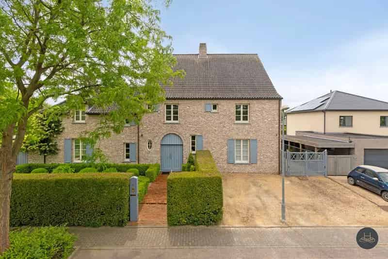 Exclusieve prachtig afgewerkte pastorijwoning met grote tuin