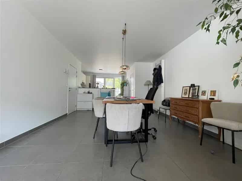 Instapklaar recent appartement met 2 slps en terras