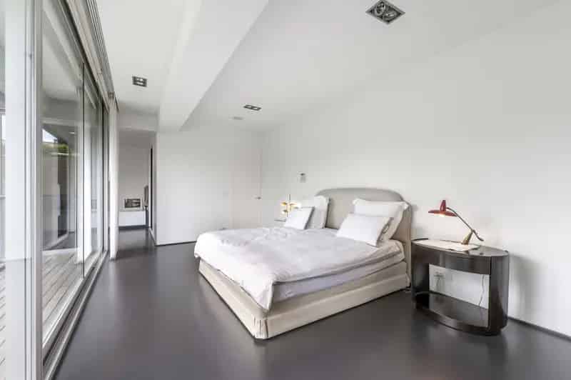 ANTWERPEN-ZURENBORG -  Luxe appartement met zwembad, sauna en tuin